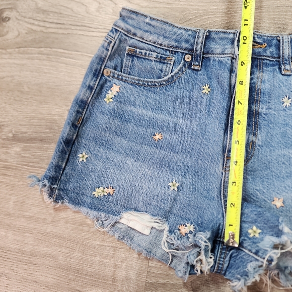 AMERICAN EAGLE Flower Embroidered Cut Off Distressed Denim Jean Shorts 2 - Picture 9 of 14